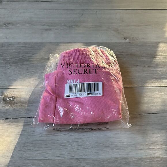 BicoSecret Pink 3.5” Campus Sweat Shorts XS Pink NWT IN PACKAGING - Picture 6 of 6